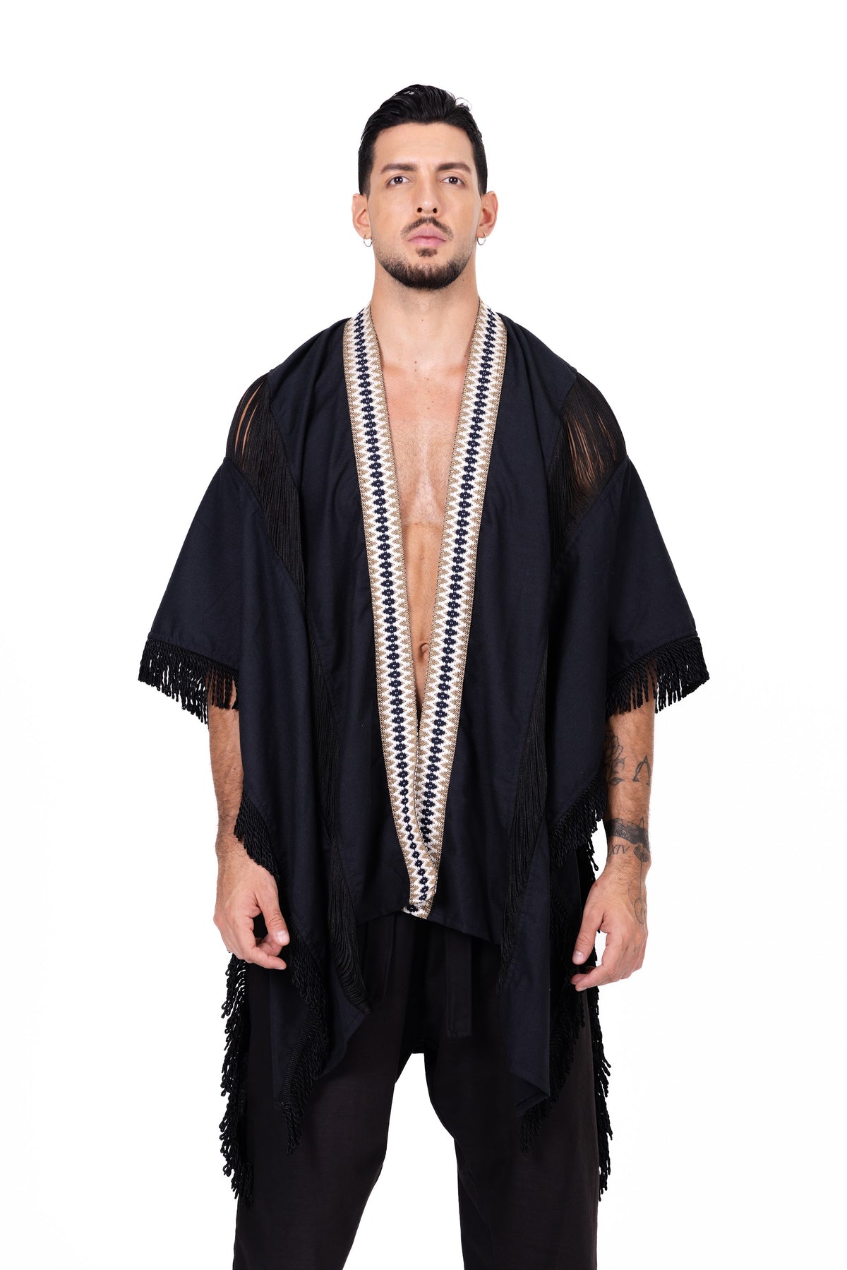 Kimono negro con flecos y ribete bordado Anaia, foto 1