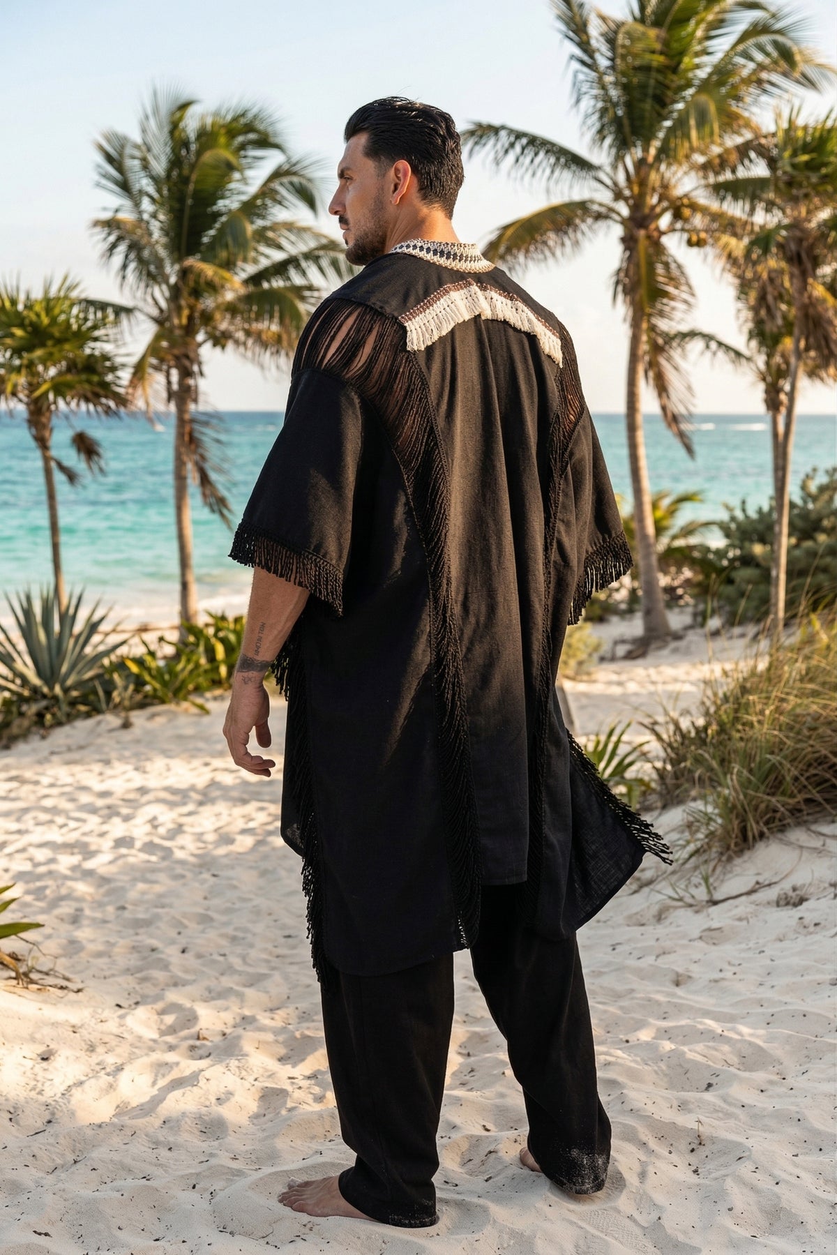 Kimono negro con flecos y ribete bordado Anaia, foto 6