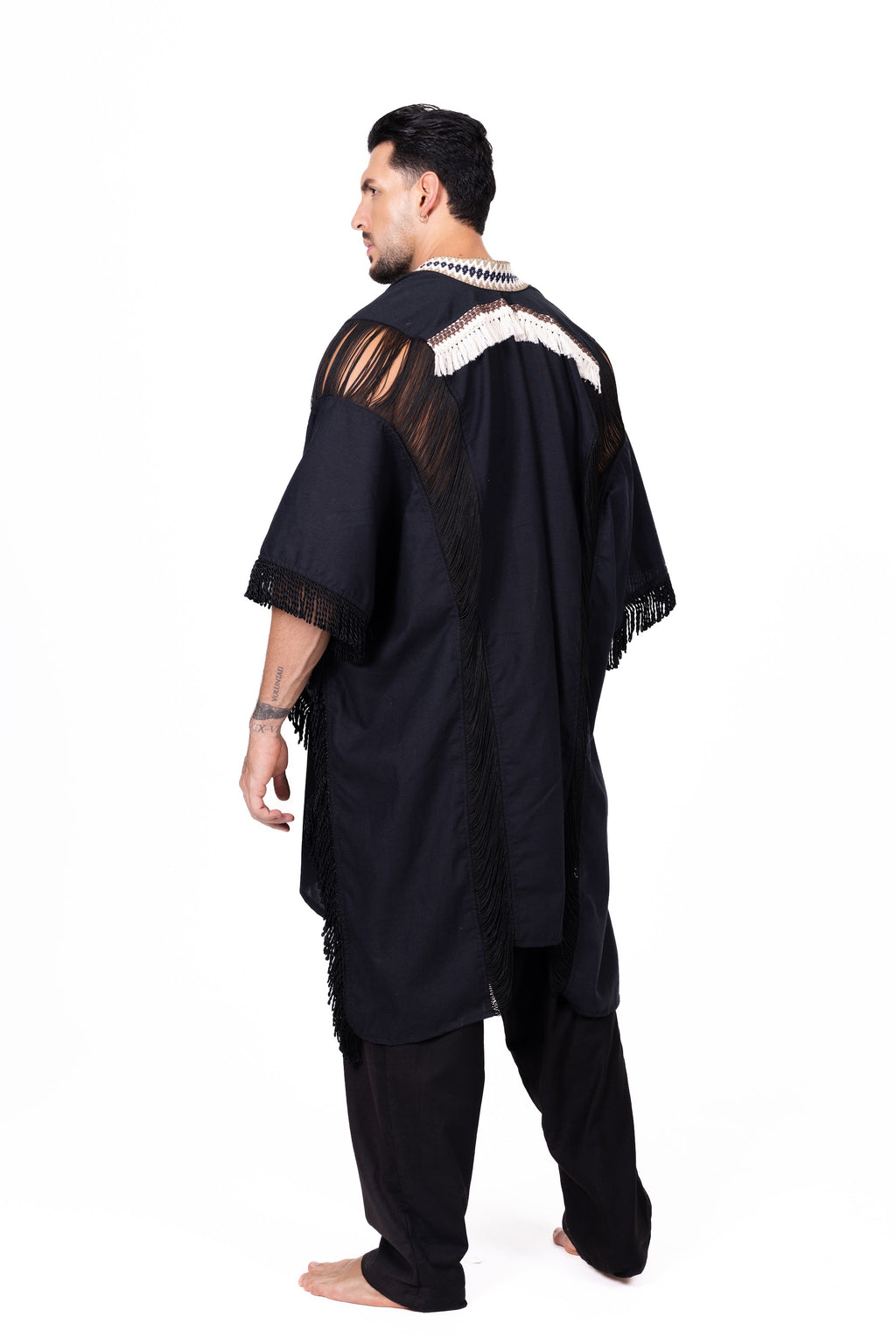 Kimono negro con flecos y ribete bordado Anaia, foto 4