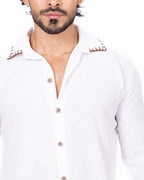 Detalle Camisa manga larga blanca con ribete bordado Anaia