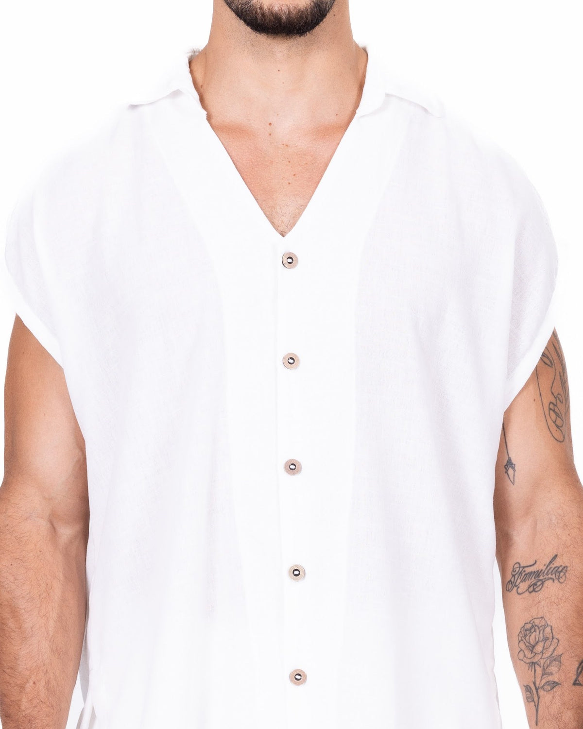 Detalle Camisa sin mangas blanca cuello solapa Anaia