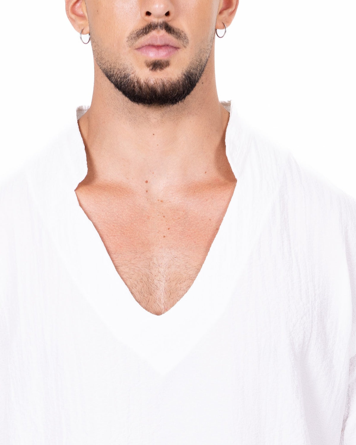 Detalle Camisa manga larga blanca cuello V Anaia