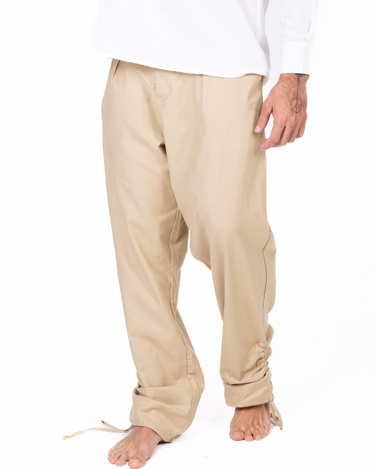 Detalle Pantalón kaki Anaia