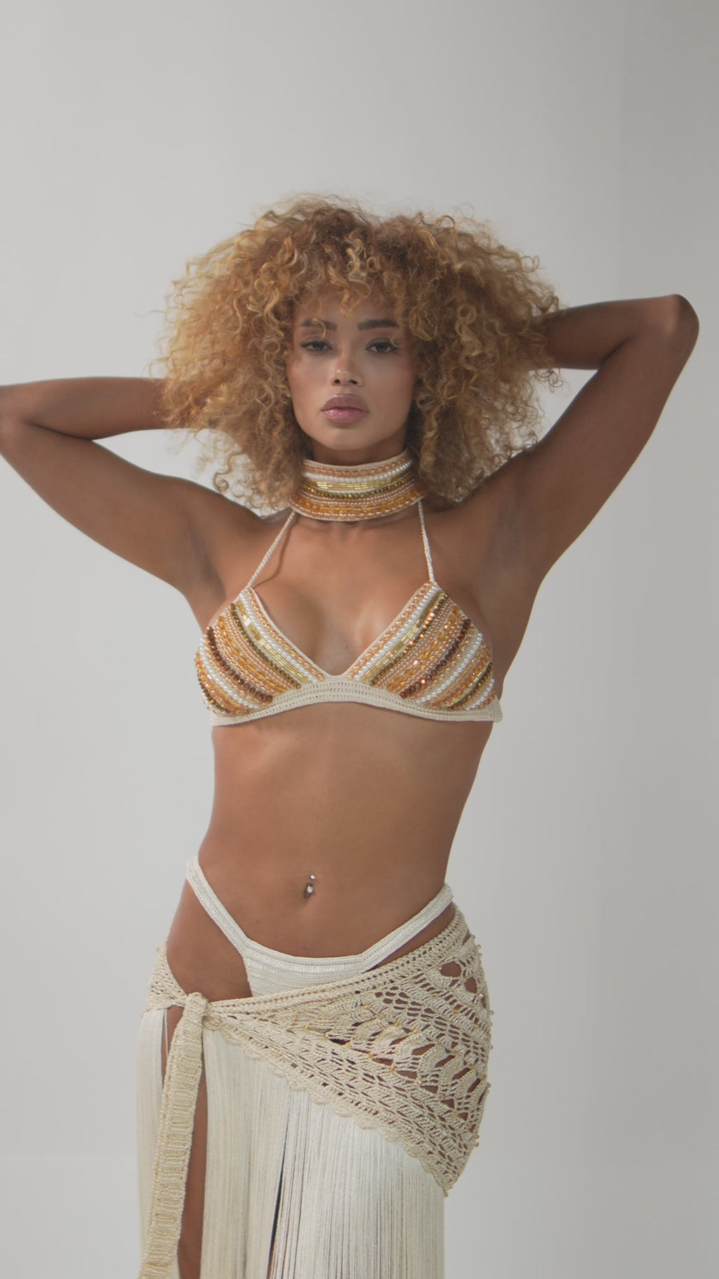 Bikini Eventual Anaia, video