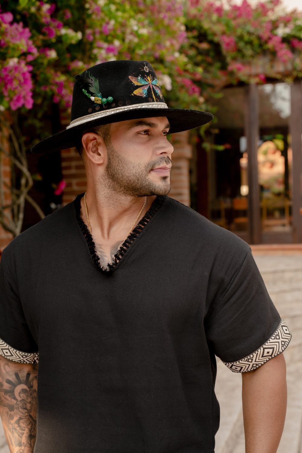 Camisa cuello V con flecos Strass