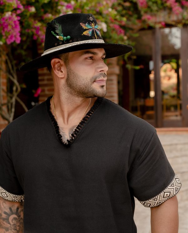 Camisa cuello V con flecos Strass
